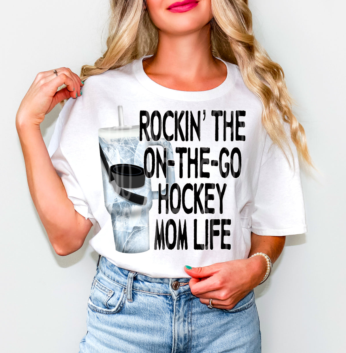 Rockin the on-the-go hockey mom life (DD) 96658 DTF transfer