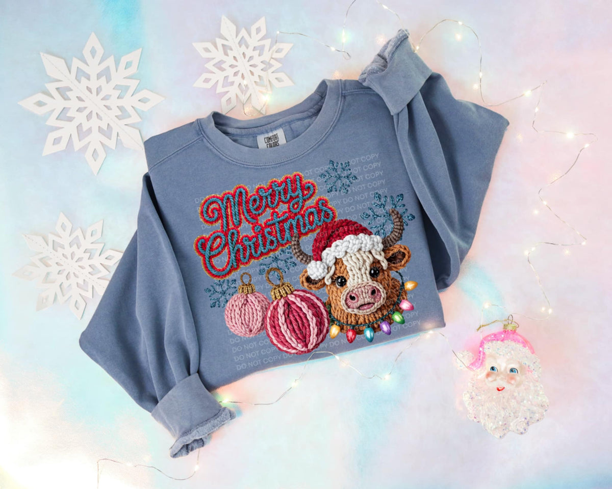 Faux Yarn Merry Christmas cow with ornaments (Scg) DTF Transfer