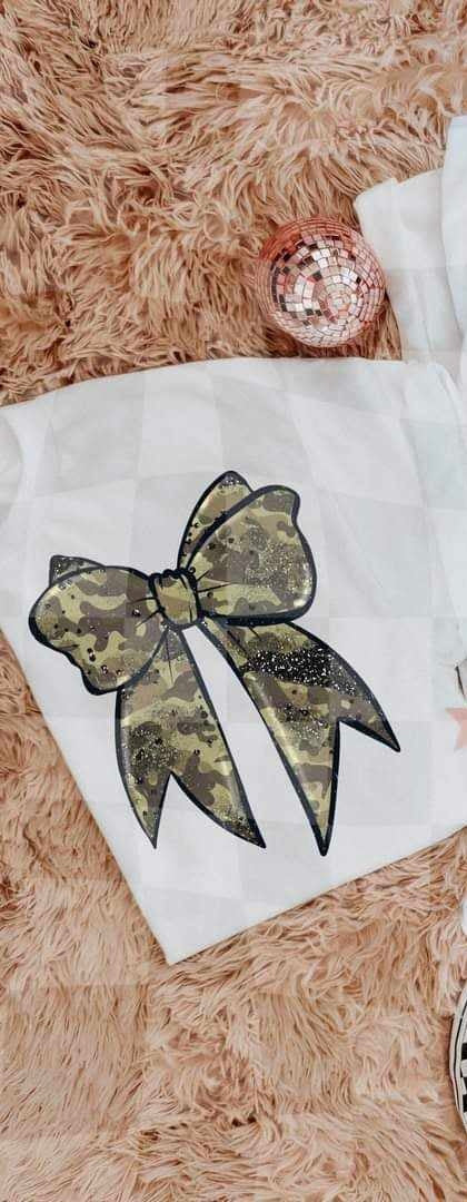 Glittery camo bow (LYTTLE) 65642 DTF transfer
