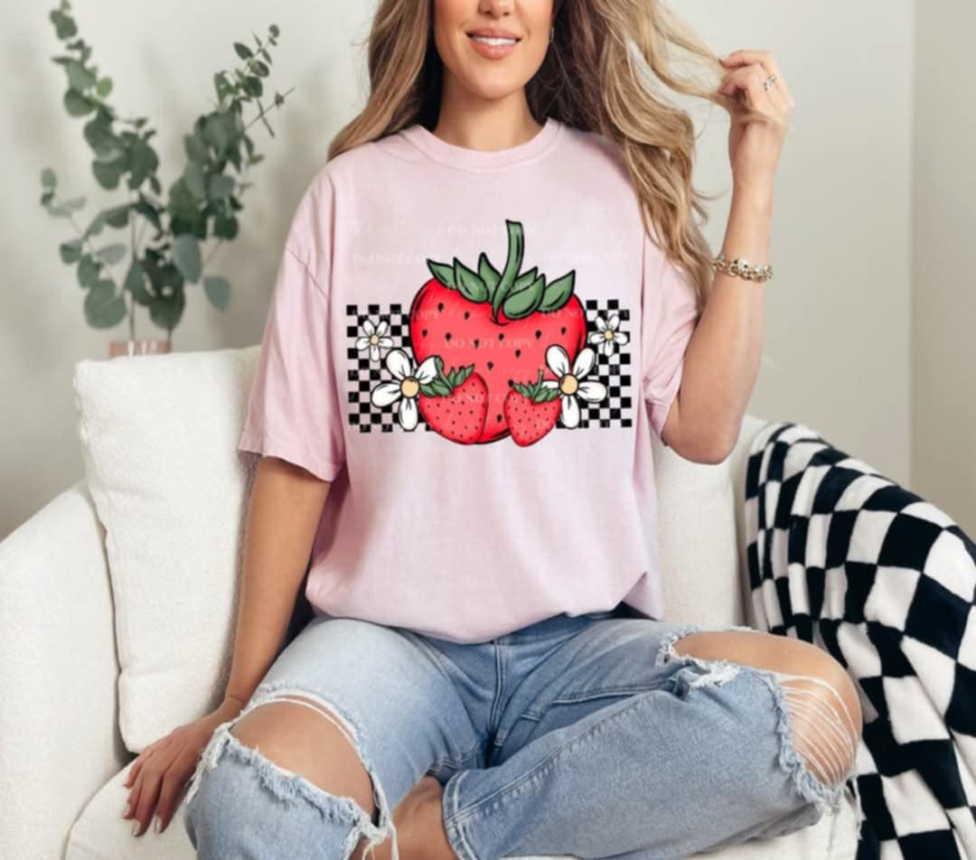 Strawberries checkered background (40E) 96871 DTF transfer