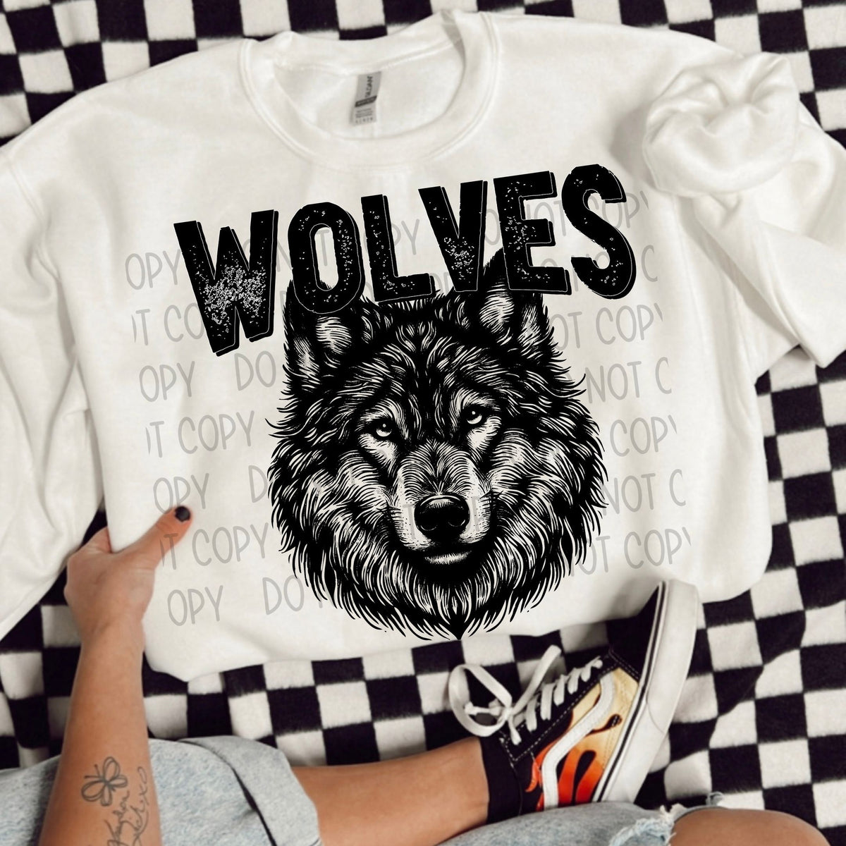 Wolves black/white outline DTF transfer