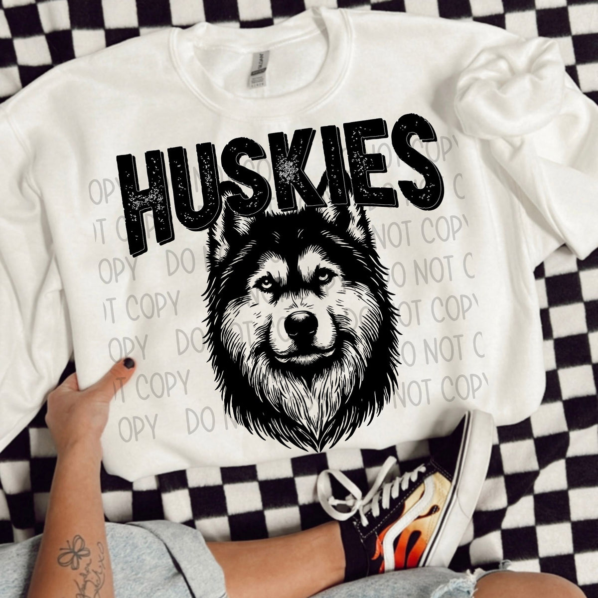 Huskies black/white outline DTF transfer