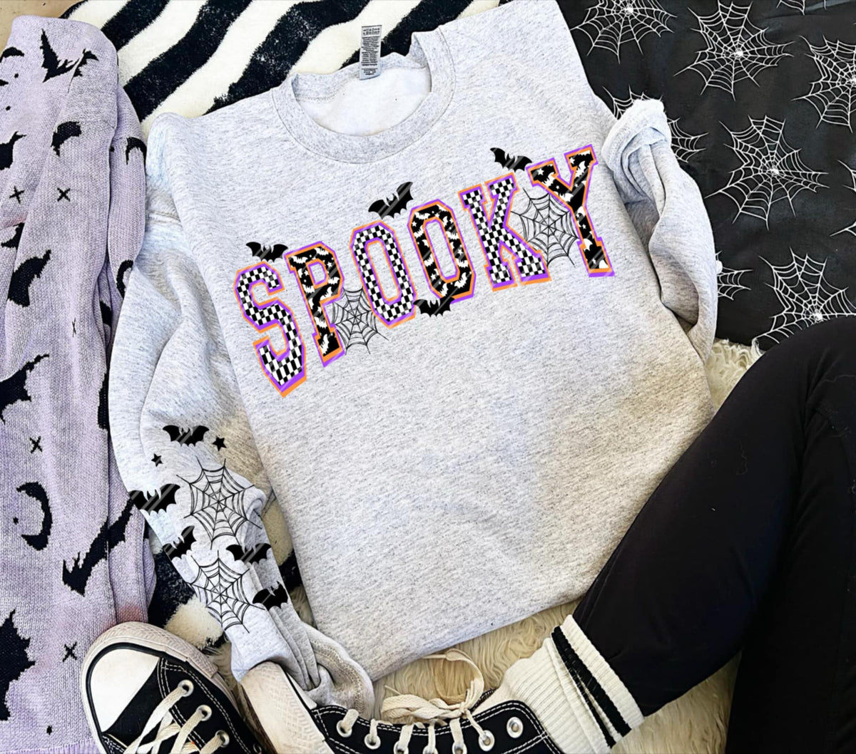 Spooky checker font with black bats (linda) DTF transferk