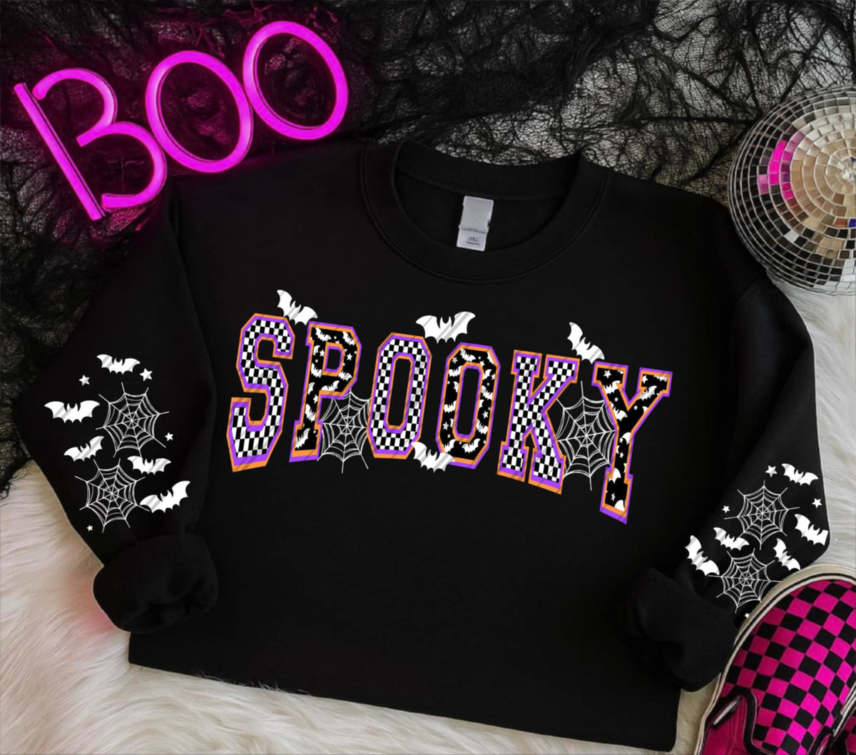 Spooky checker font with white bats (linda) DTF transferk