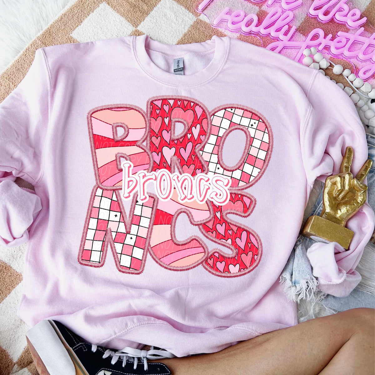 Broncs pink groovy (CITY) 79583 DTF transfer