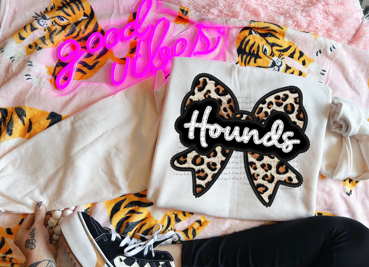 Hounds Faux Embroidery Bow 30448 DTF transfer