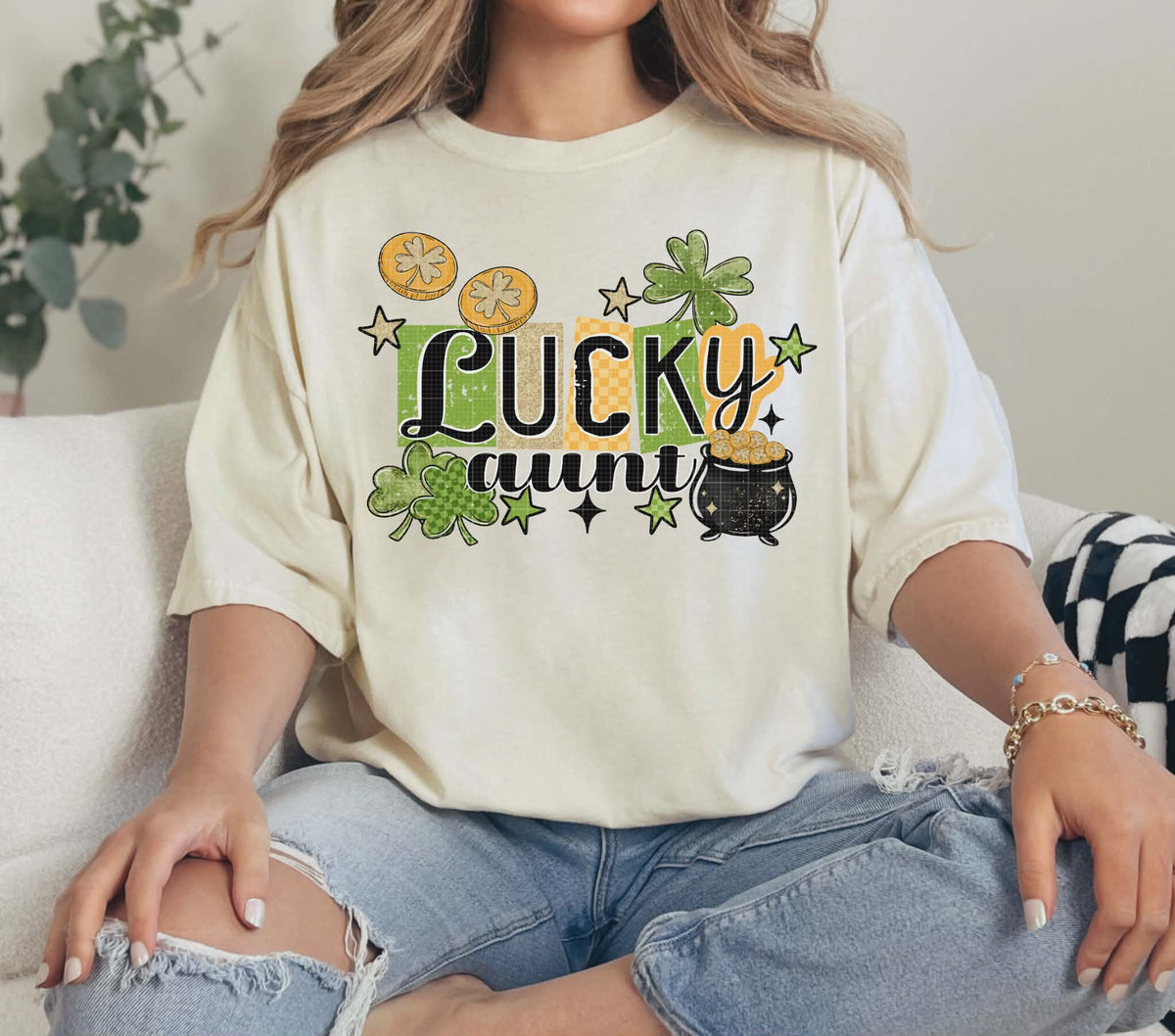 Lucky Aunt with coins and pot of gold (LINDA) DTF transfer