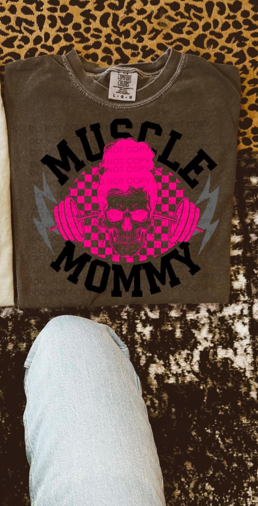 Muscle mommy black and pink (SCG) 96269 DTF transfer