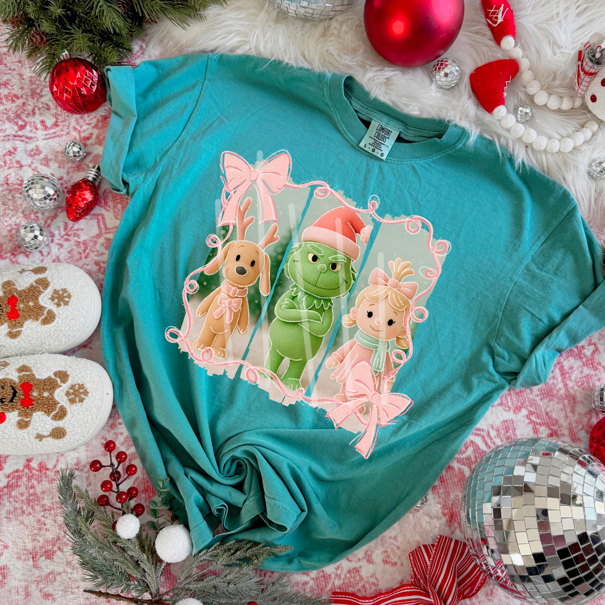 Green Guy reindeer and Girl Pink Bow Frame (MZ) 113446 DTF Transfer