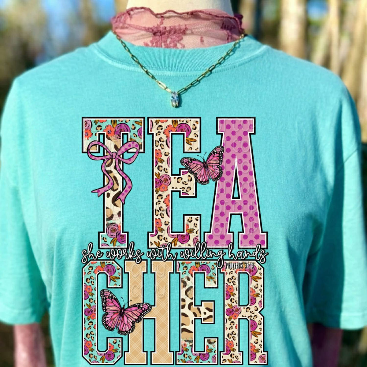 Teacher she works with willing hands (c’s) DTF transfer