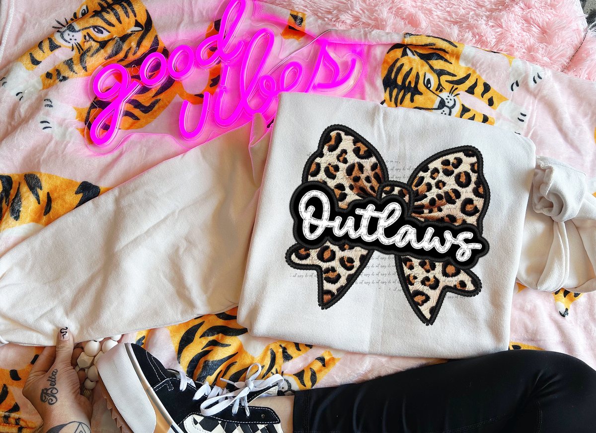 Outlaws Faux Embroidery Bow 30507 DTF transfer
