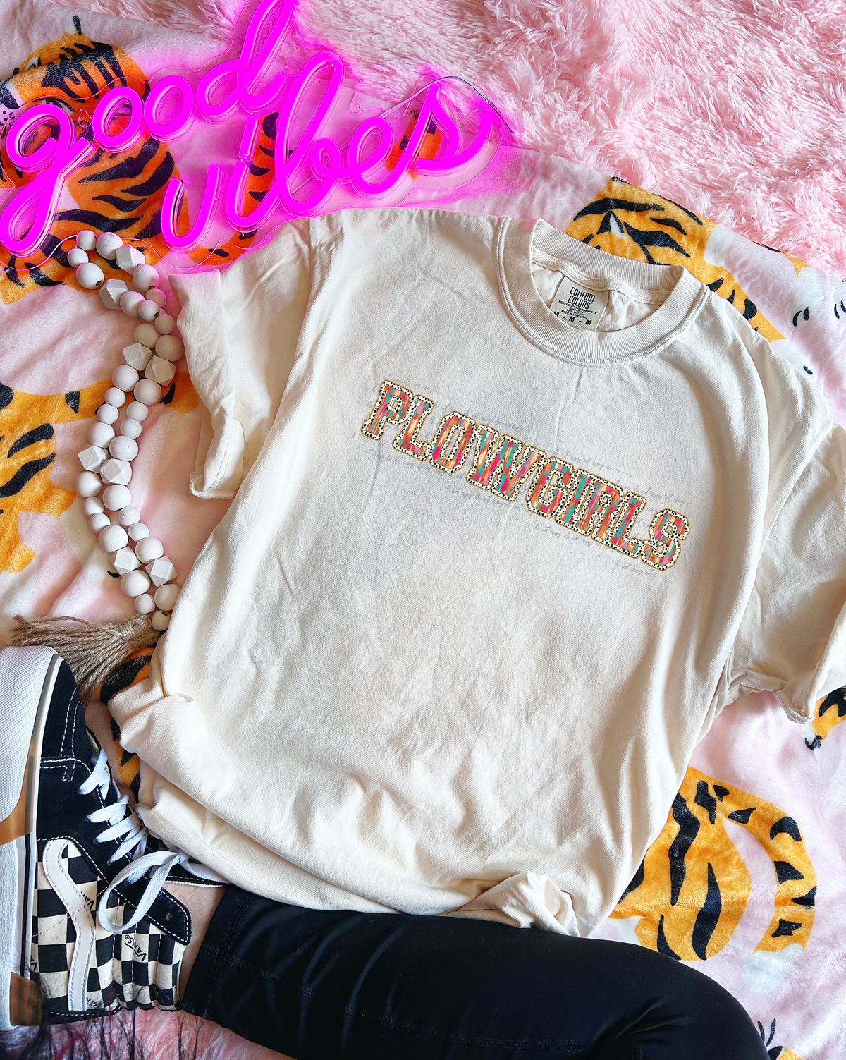 Brushstrokes Dots Plowgirls 71148 DTF transfer