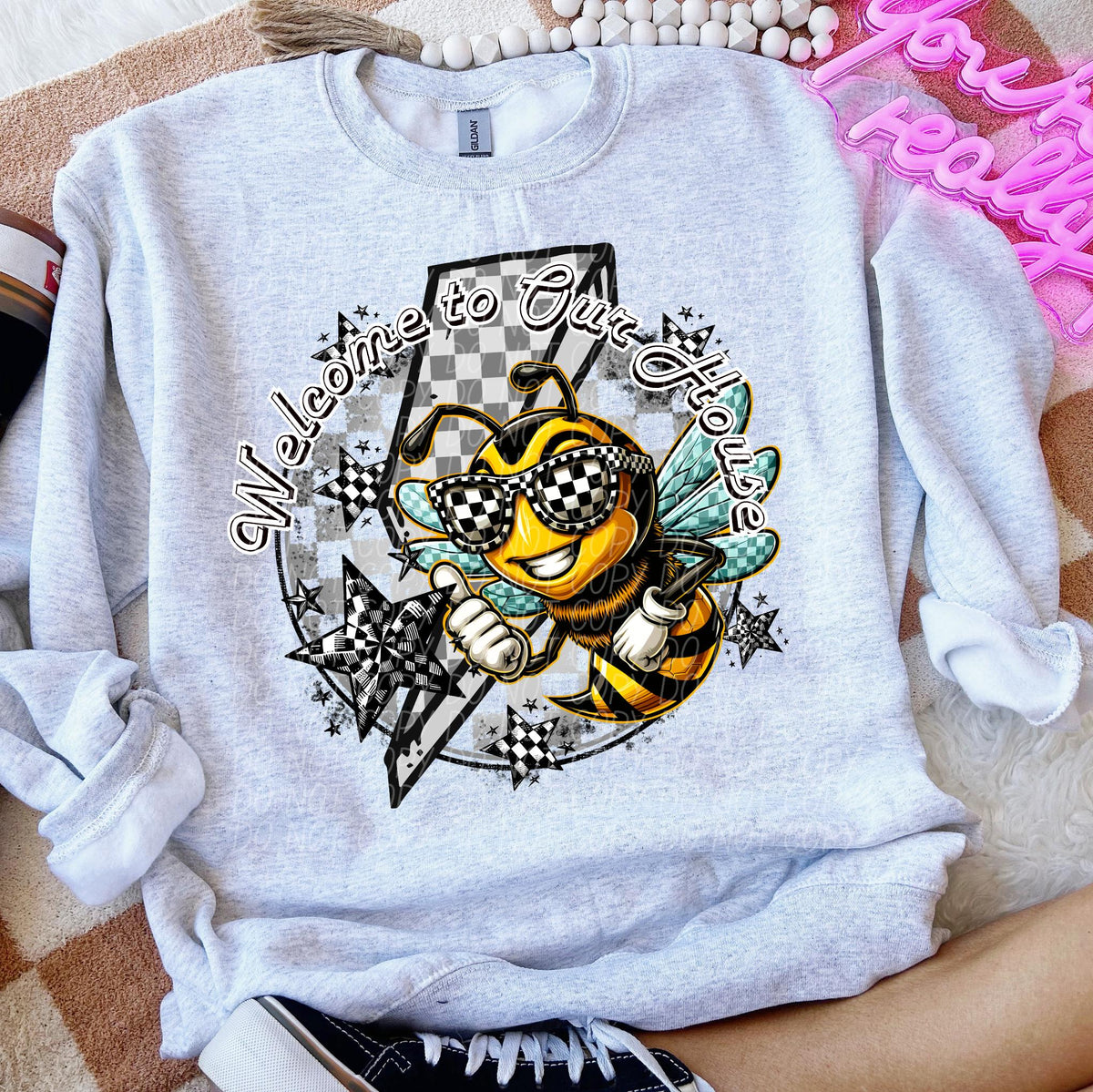 Welcome to our house Bumble Bees (flying) 49382 DTF TRANSERS