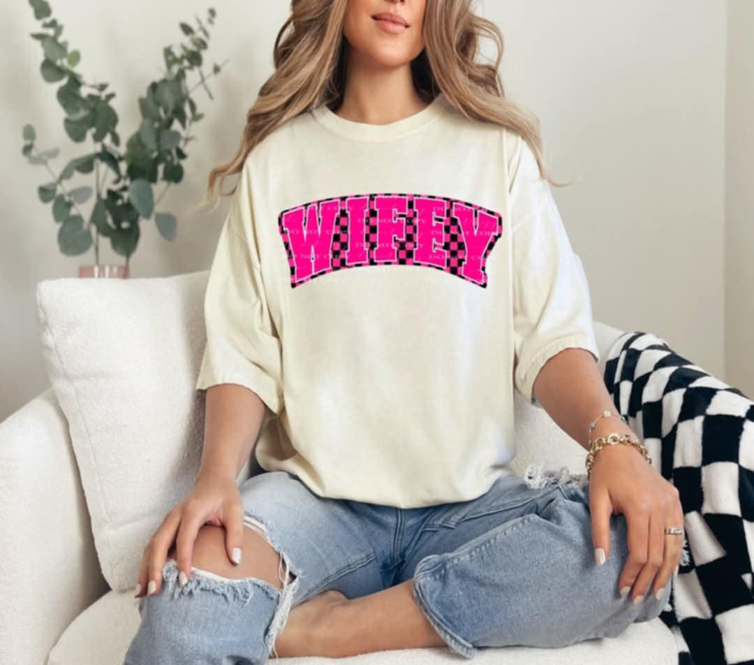 Wifey pink checkered outline (40E) 92663 DTF transfer