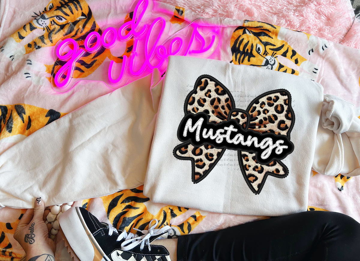Mustangs Faux Embroidery Bow 30512 DTF transfer