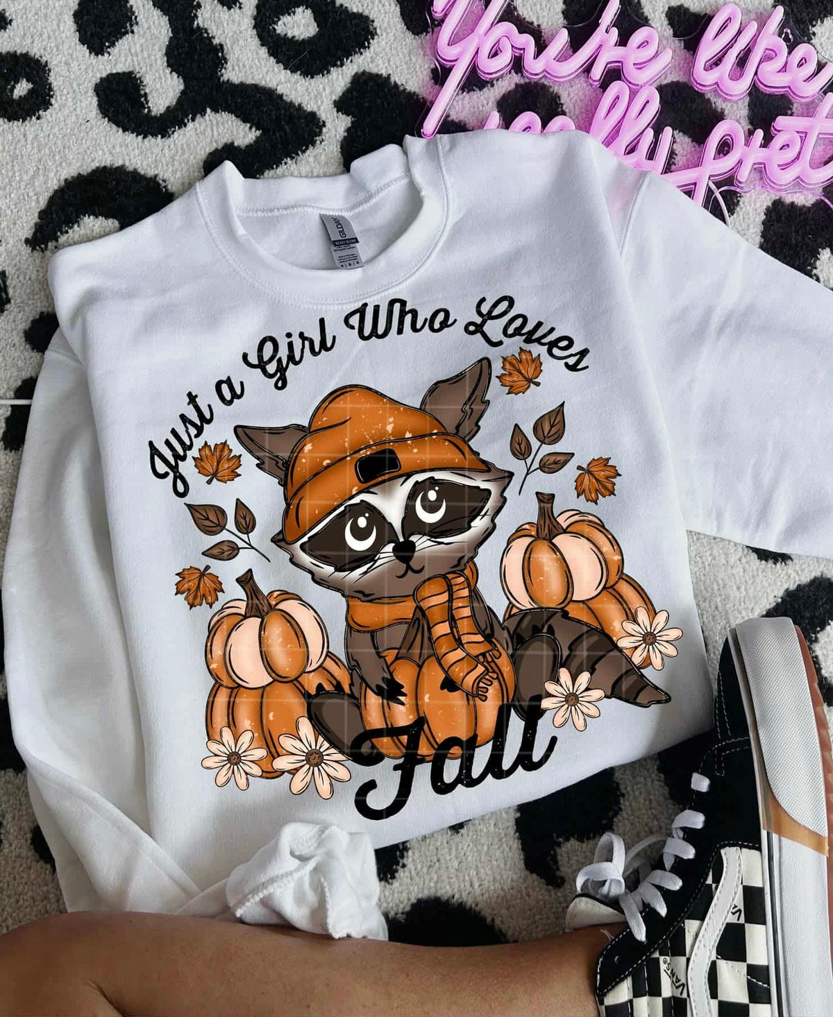 Just a girl who loves Fall raccoon and pumpkins (Linda) DTF transfer