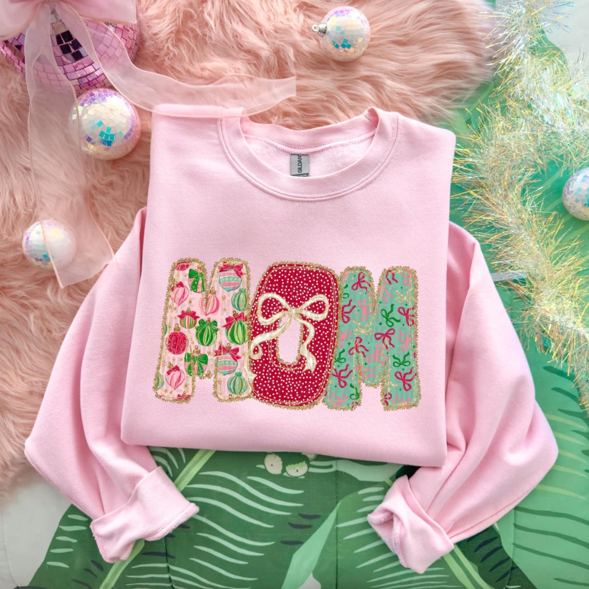 Mom Christmas font and bows SDD DTF Transfer