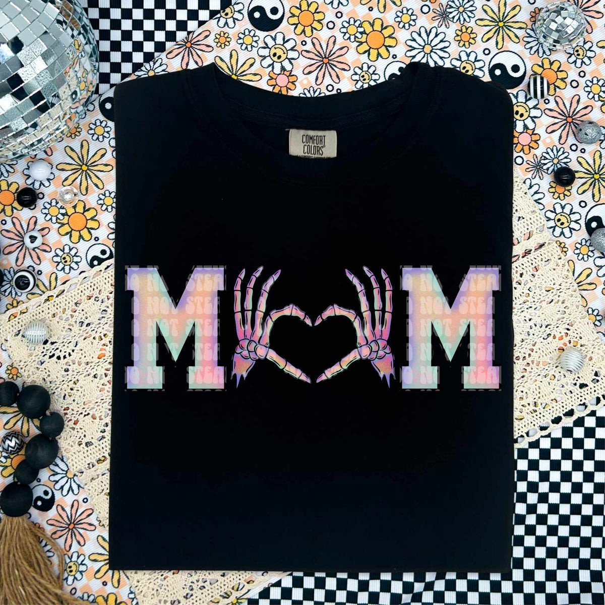 Mom skellie hand heart (LANE) 77558 DTF transfer