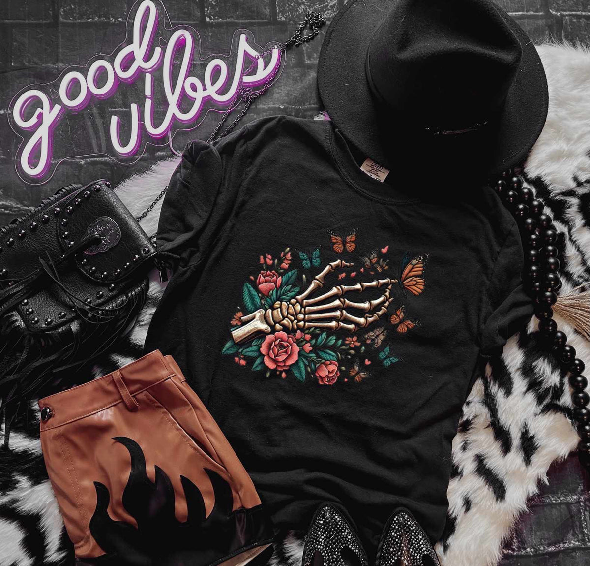 Skellie hand with flowers and butterflies (WSD) 31613 DTF transfer