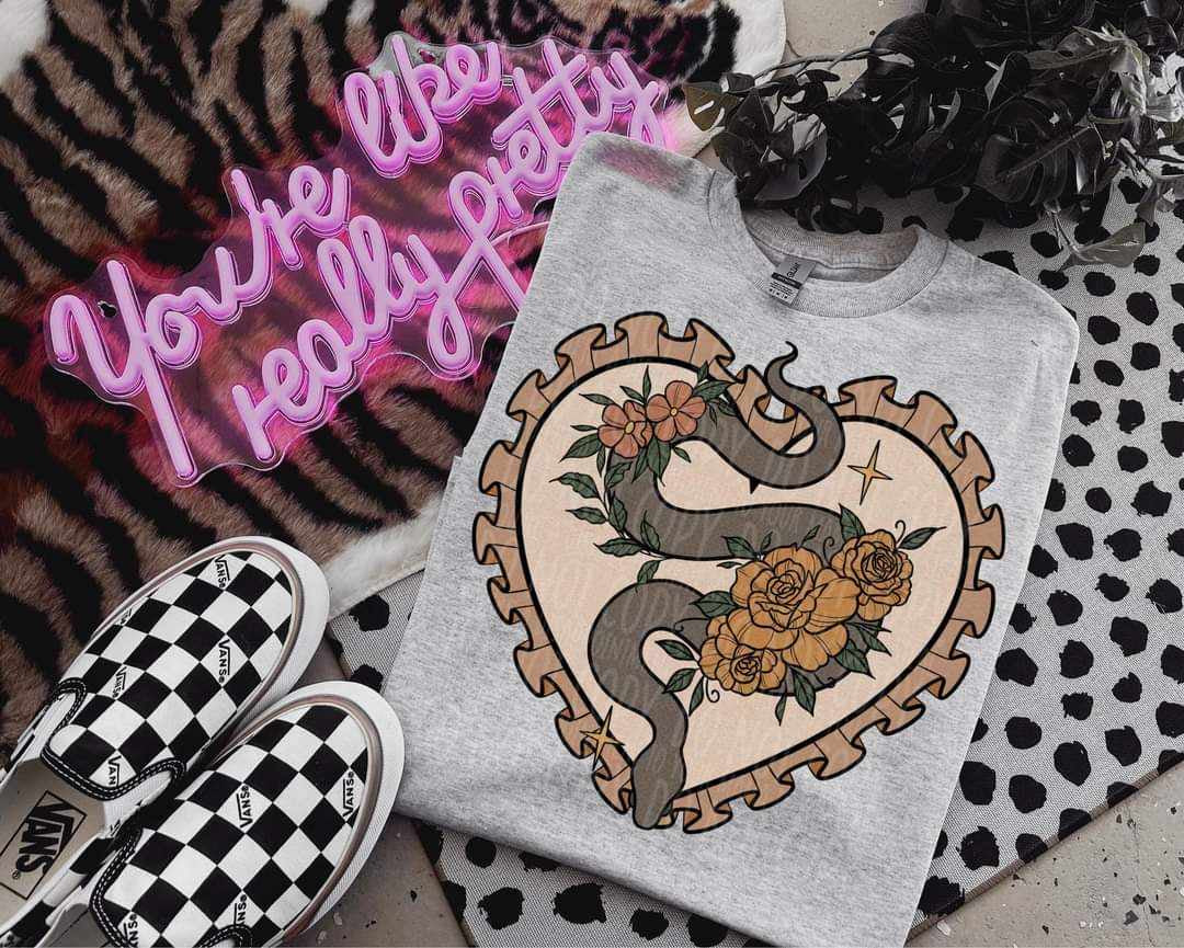 Snake with heart (LYTTLE) 32041 DTF transfer