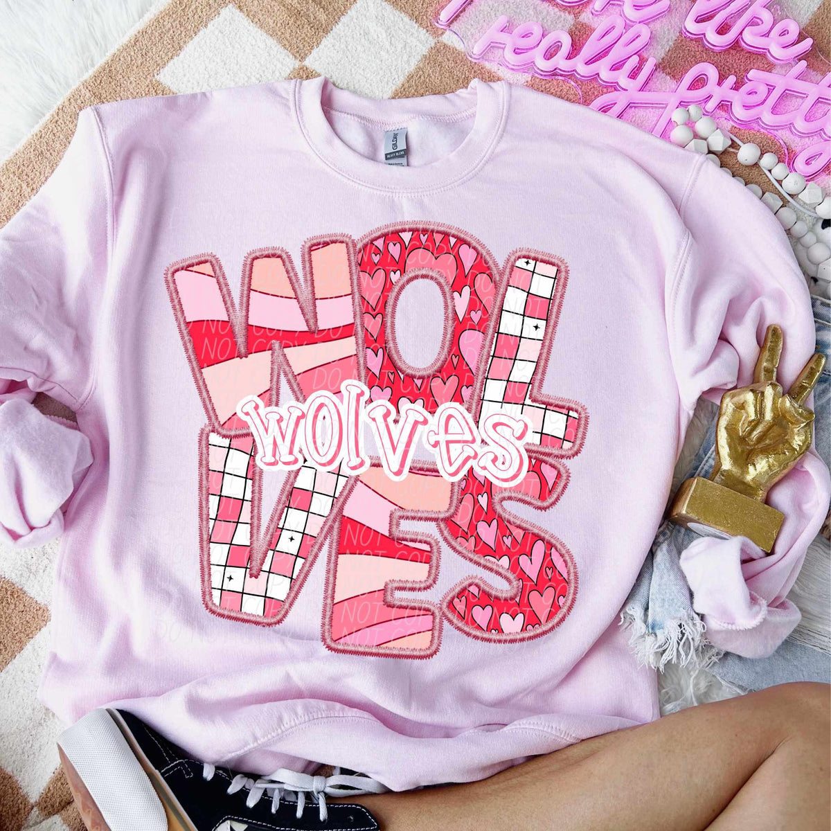 Wolves pink groovy (CITY) 80537 DTF transfer
