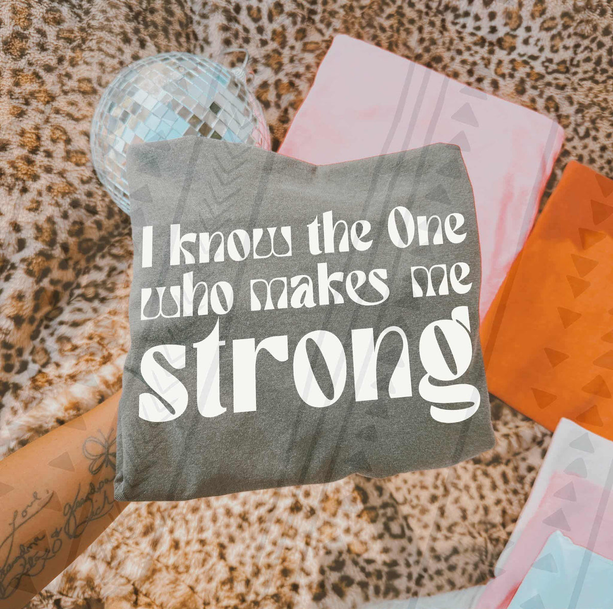 I know the one who makes me strong WHITE TGG 113435 DTF Transfer
