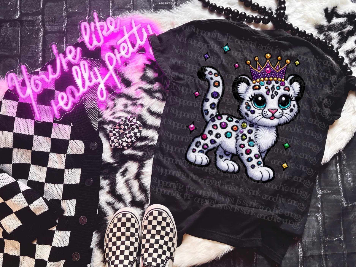 Bedazzled cat with crown (GWD) 39659 DTF transfer
