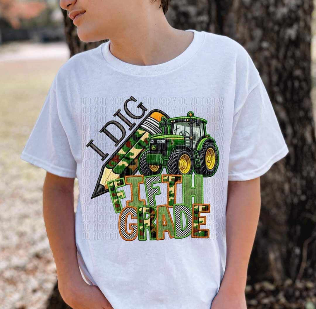 I dig fifth grade camo pencil and tractor (CRAFTI) 41270 DTF TRANSFER