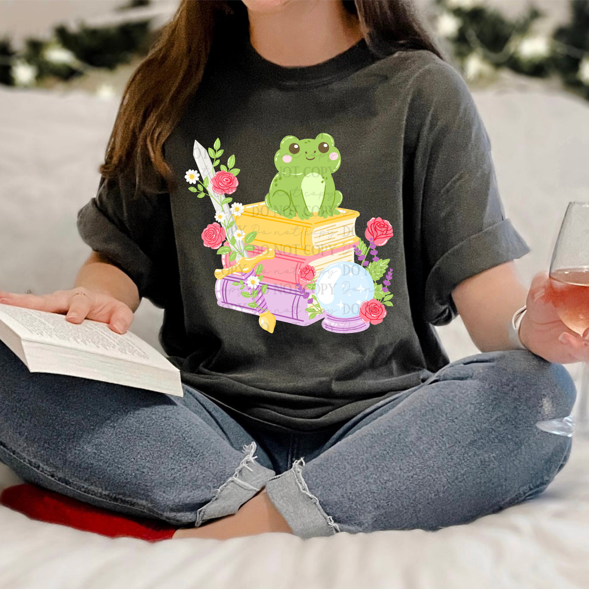 Frog on books (ABD) dtf transfer