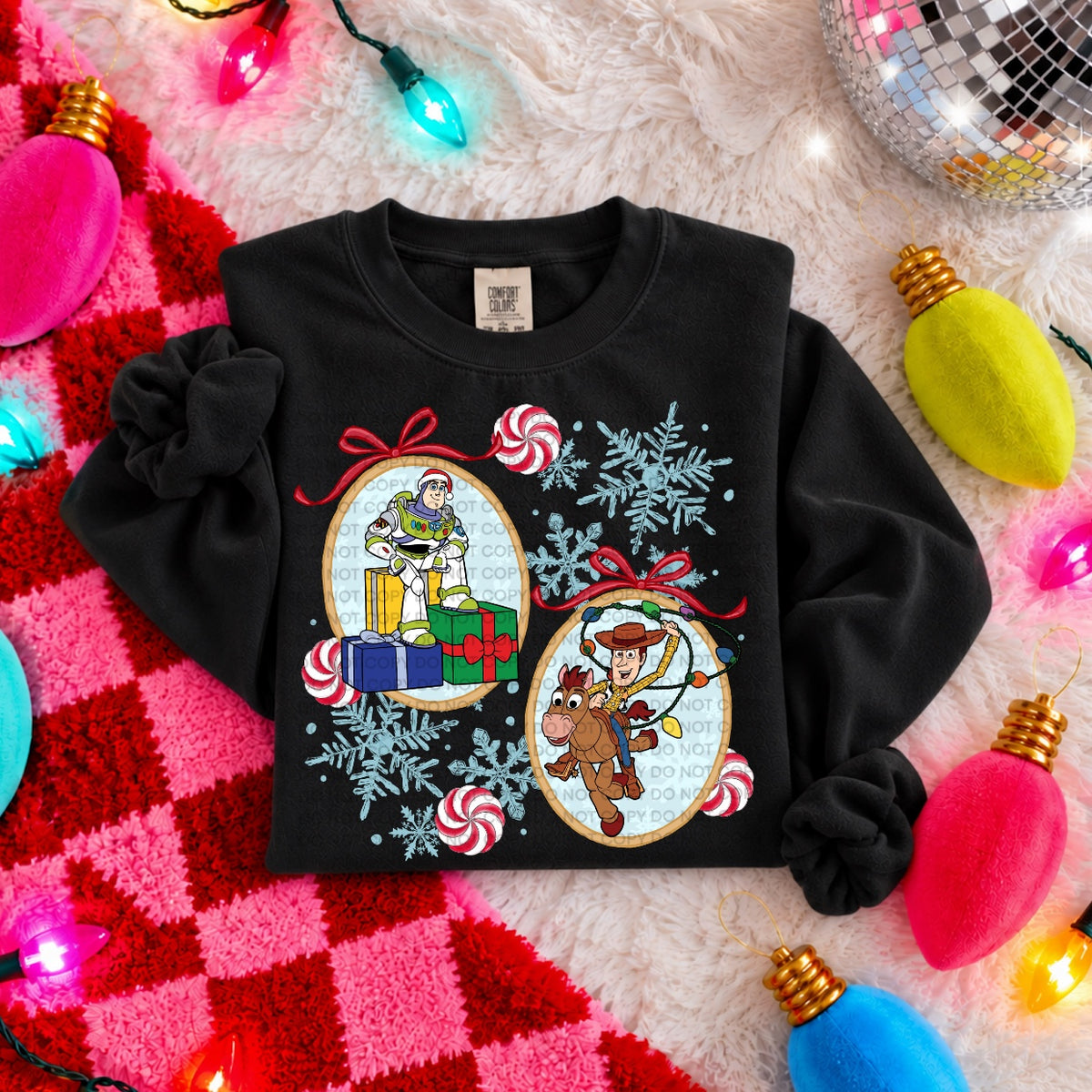 Toys in oval frames with red bows and snowflakes (SCG) DTF Transfer