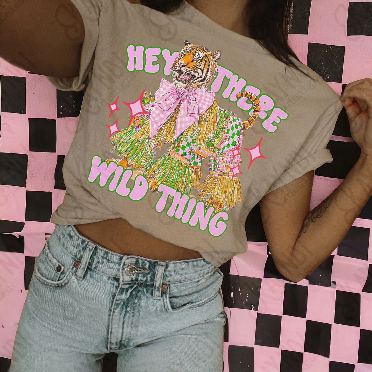 Hey there wild thing tiger with bow (Kayndi) DTF Transfer