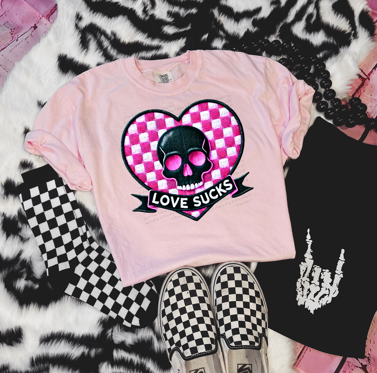 Love Sucks Skull Pink Checkered Heart 81827 DTF Transfer