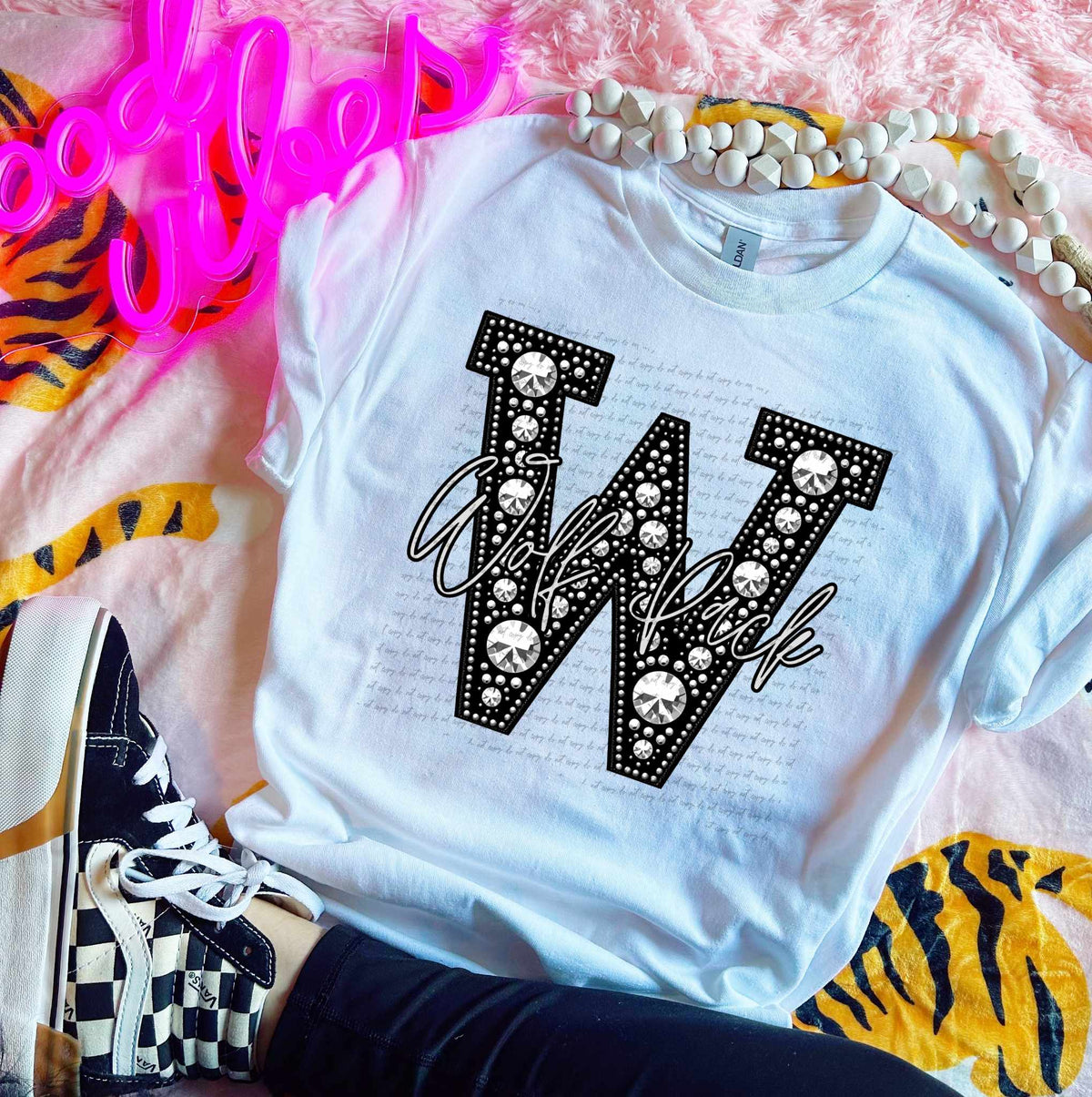 W wolf pack rhinestone (CITY) 41379 DTF TRANSFER