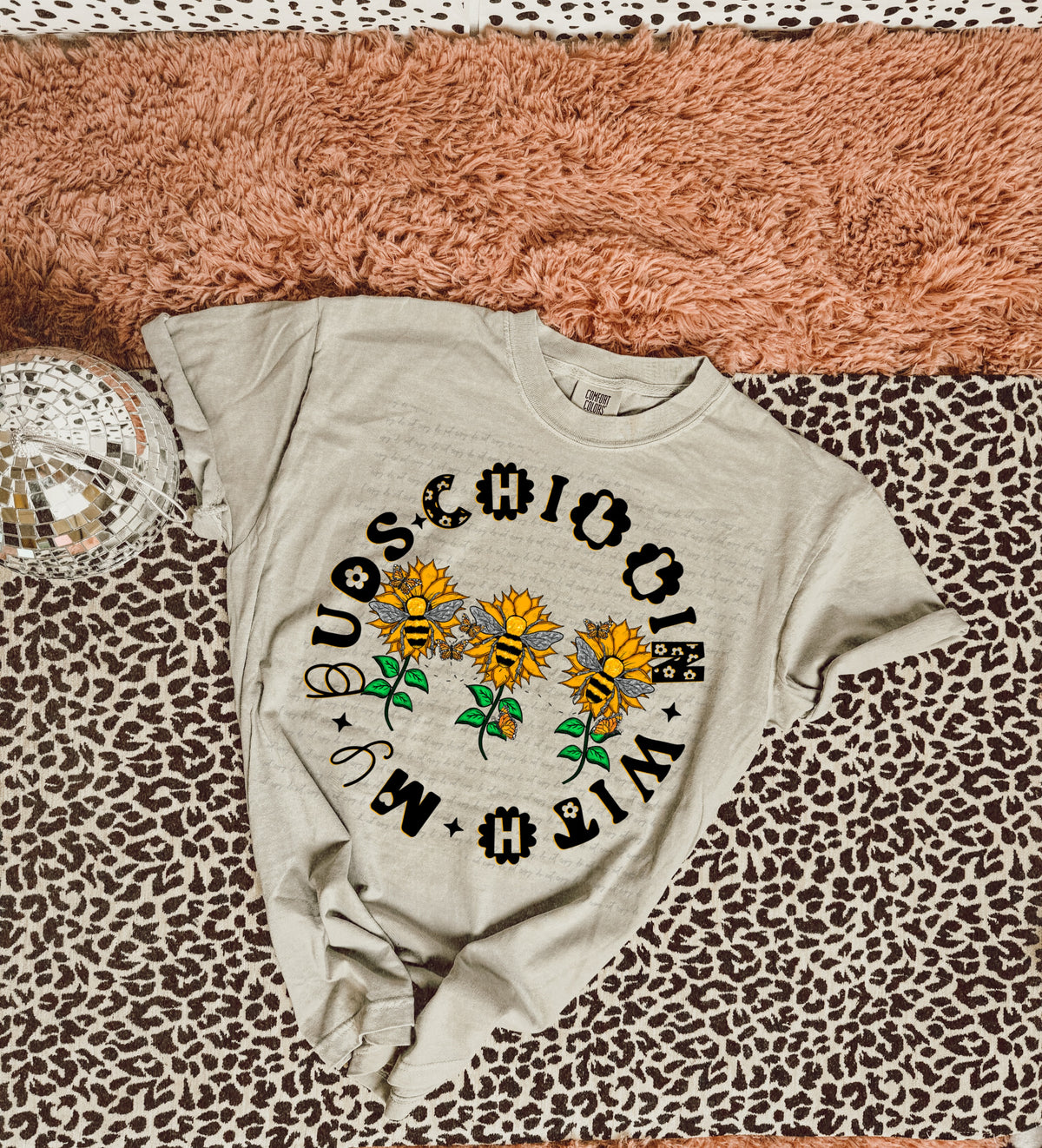 Chillin with my buds bees flowers CIRCLE BLACK 22176 DTF transfer