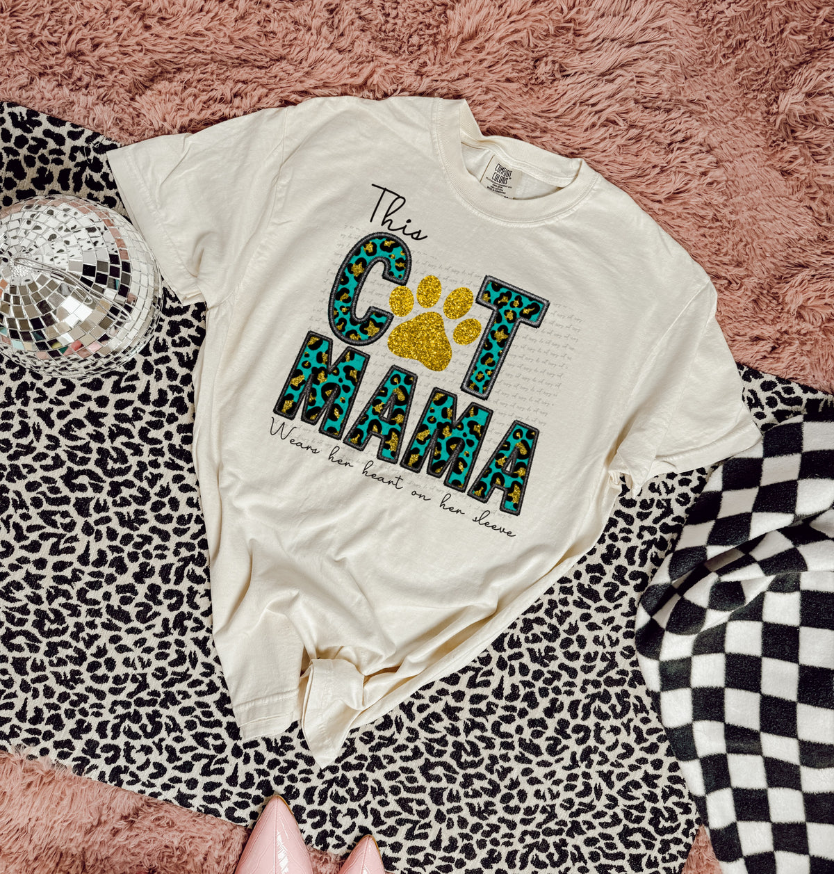 This cat mama wears her heart on her sleeve 22314 DTF transfer