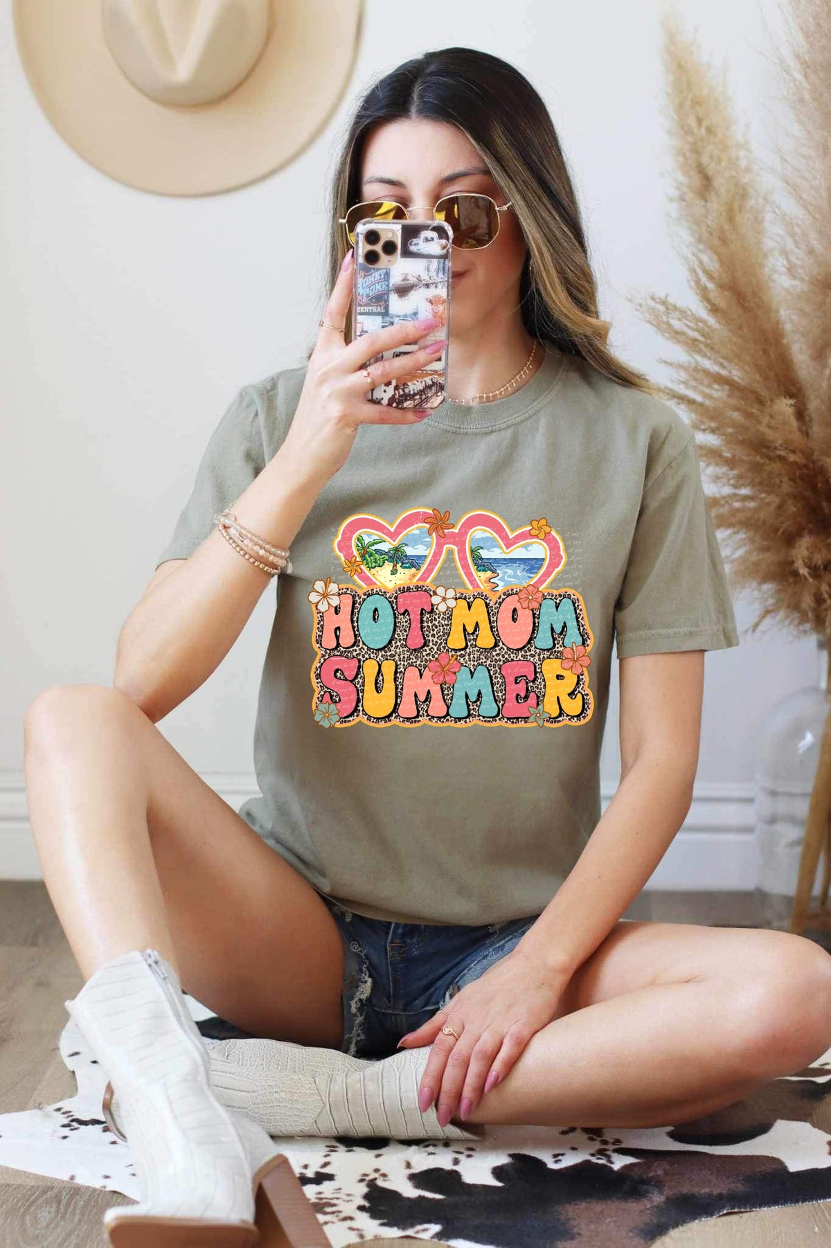 Hot mom summer leopard bsckground with glasses  22904 DTF transfer