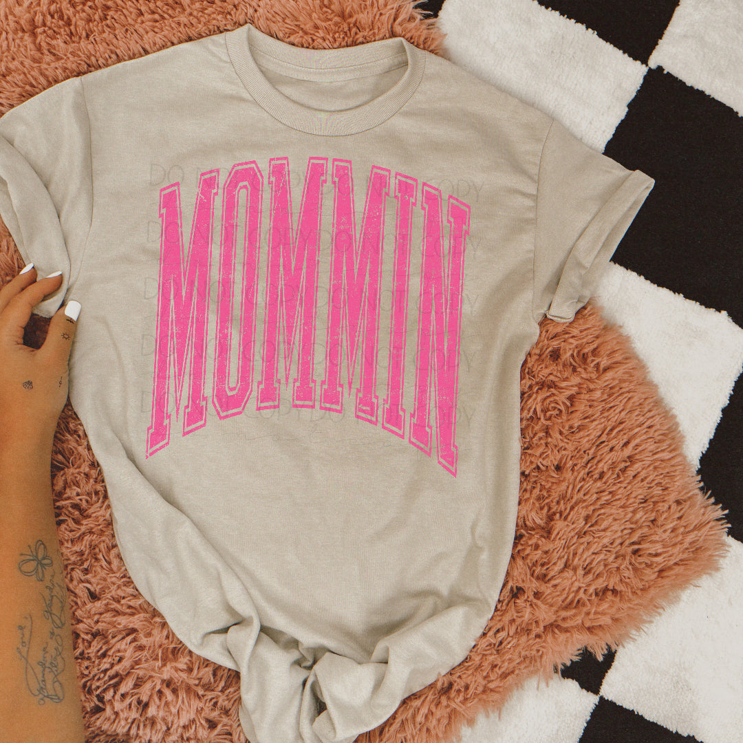 Mommin varsity arched PINK (Scarlow) DTF Transfer