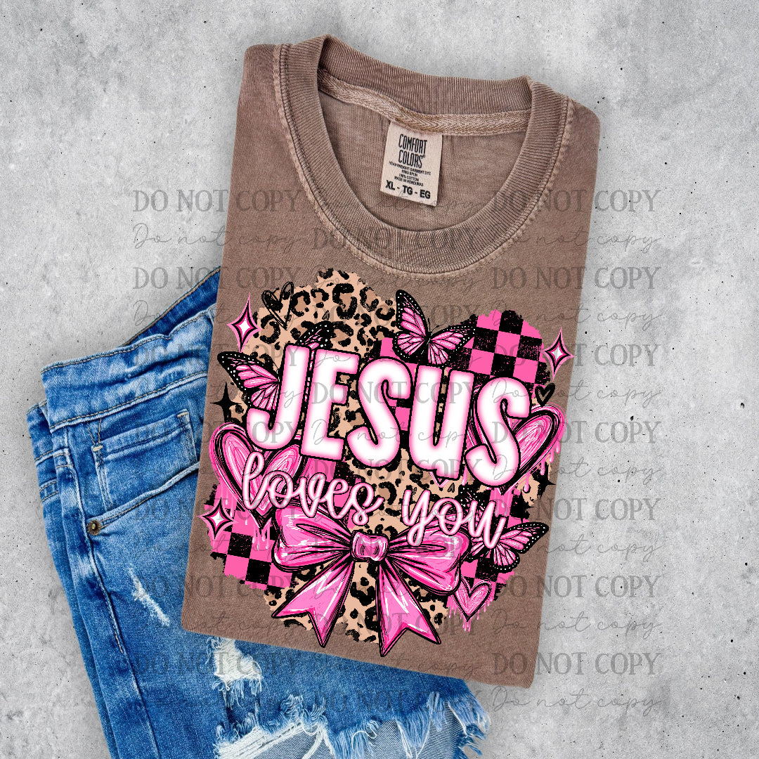 Jesus loves you-leopard/ pink checker heart with pink bow and butterflies (OHDD) DTF Transfer