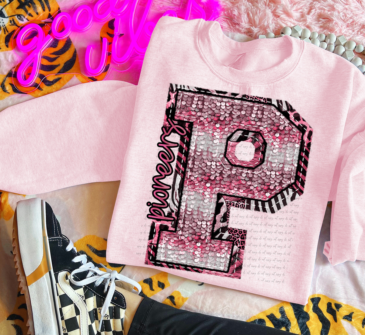 Wildpink Pioneers P Sequins 74900 DTF Transfer