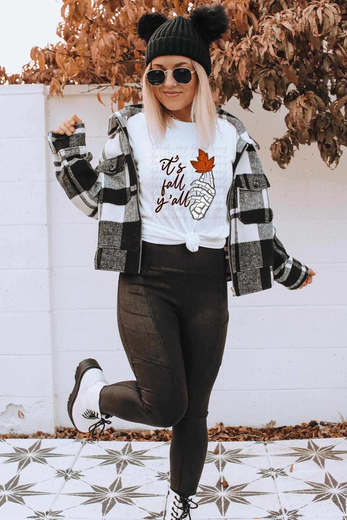 It's fall y'all (skull hand with leaf) 112330 DTF TRANSFER